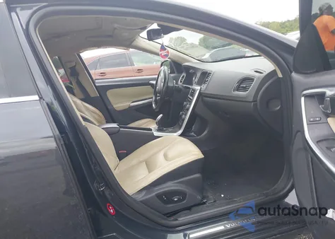 2013 Volvo S60 T5/T5 Platinum/T5 Premier/T5 Premier Plus z USA, uszkodzony, nr VIN YV1612FS8D2180344